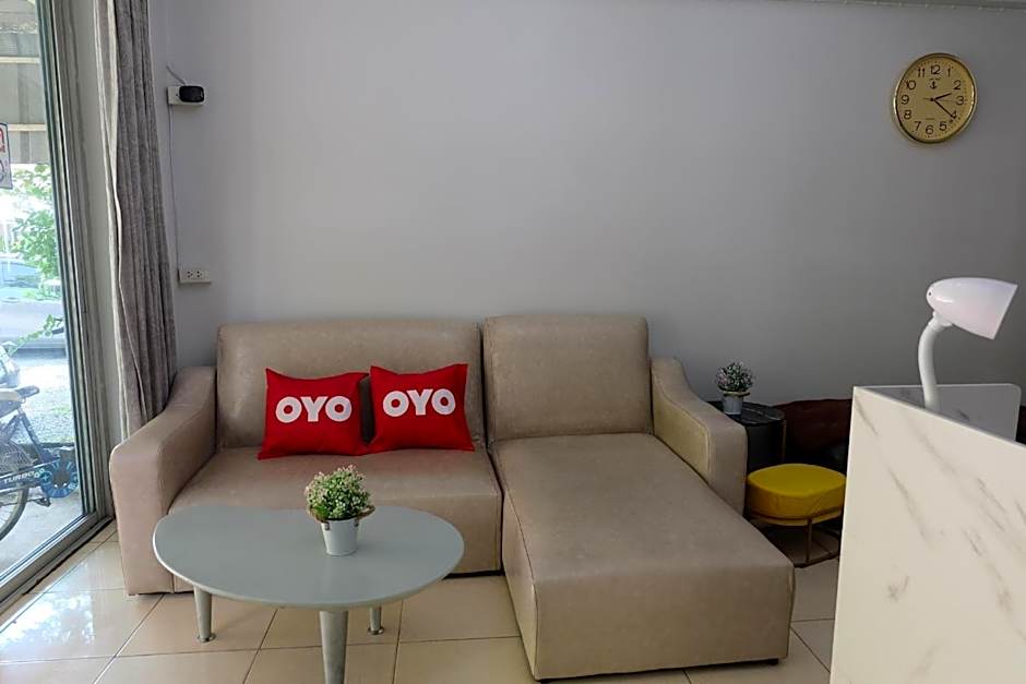 OYO 75429 '101 place navanakorm'