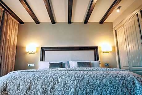 Deluxe Double Room with Spa Access