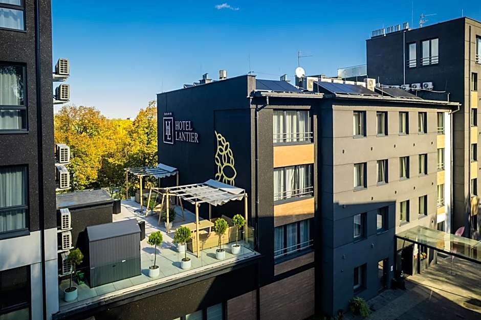 Hotel Lantier & Swimming Pool Zone