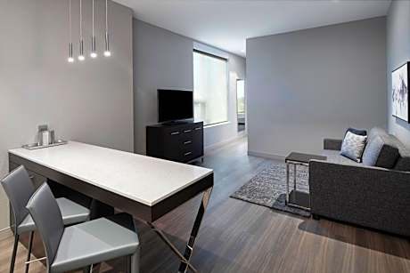 One-Bedroom King Suite with Sofa Bed and Adapted Tub - Mobility Accessible