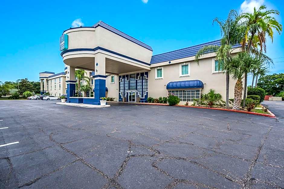 Clarion Inn & Suites Central Clearwater Beach