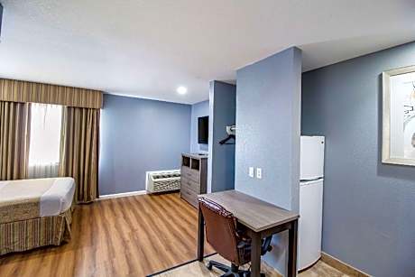 1 King Bed, Efficiency, Suite, Nonsmoking