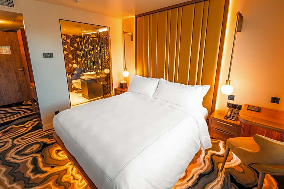 Superior East Wing Rooms by FIVE Zurich