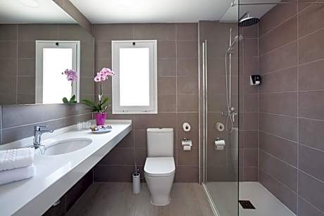 Suite with Pool View