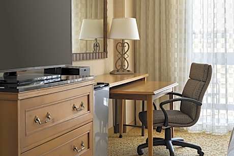 Deluxe Room, 1 King Bed (Mobility Accessible, Roll-In Shower) (1 King Bed)