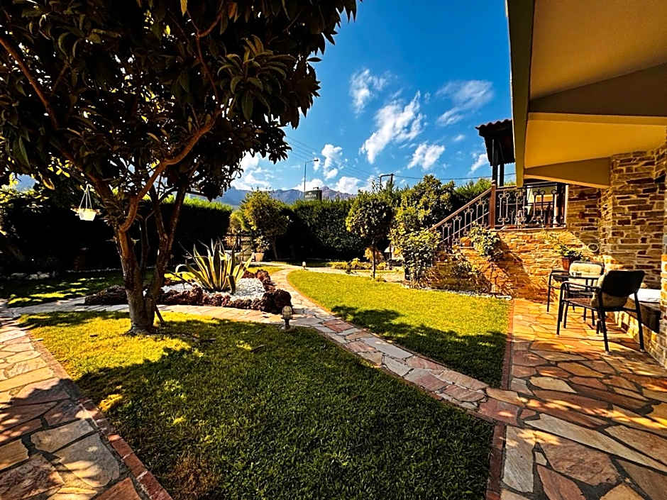 Anassa Deluxe Apartments & Studios