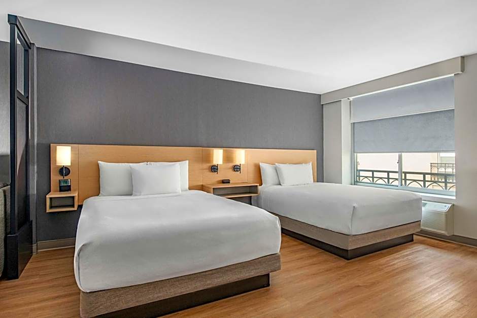 Hyatt Place Riverside Downtown