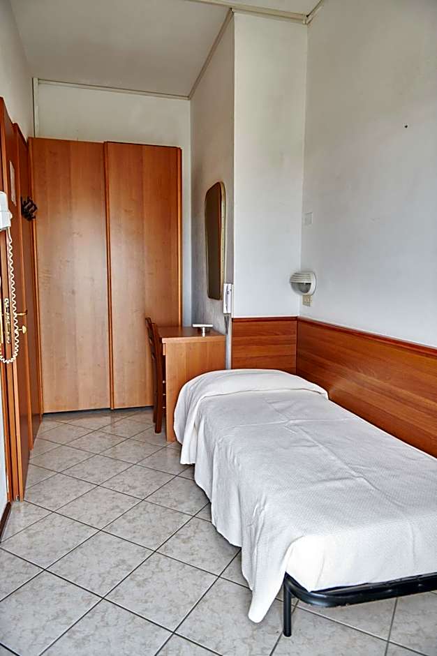 Hotel Caesar B&B Fronte Mare in Centro di Milano Marittima