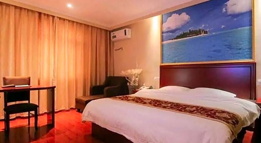 GreenTree Inn Zhenjiang Jurong Yalong Business Hotel
