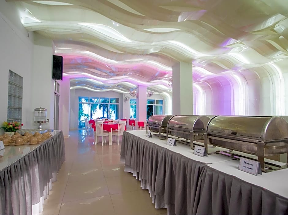 Nana Chat Bangsaen Hotel