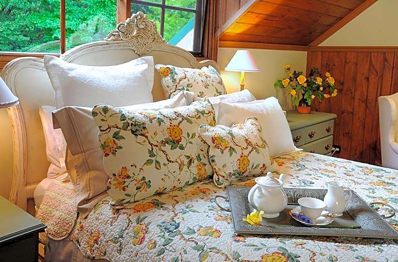 Mary Cards Coach House