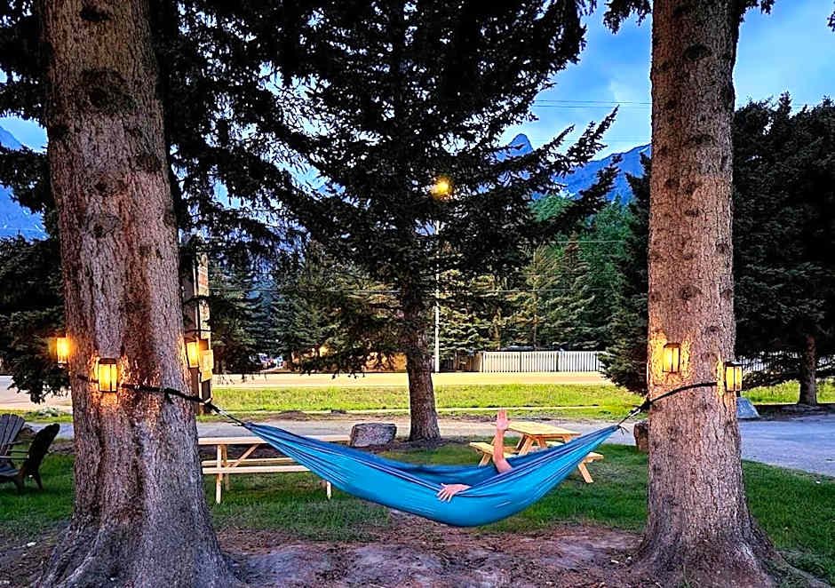 Rundle Mountain Lodge