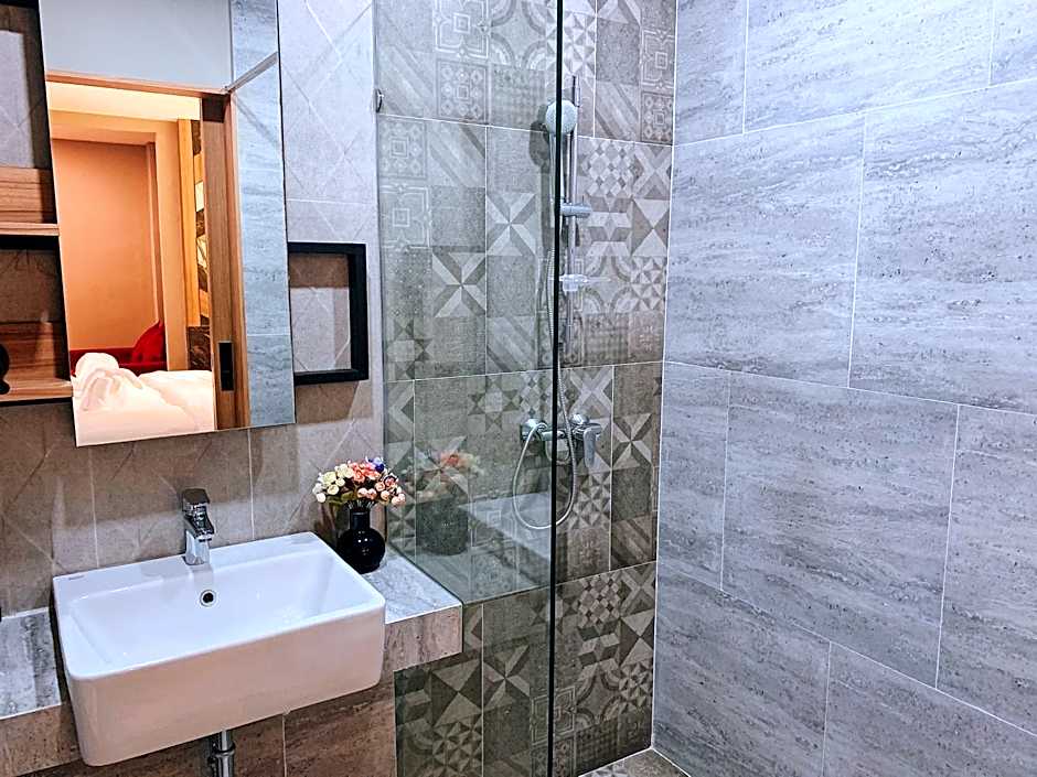 Sky Wave Patong Hotel