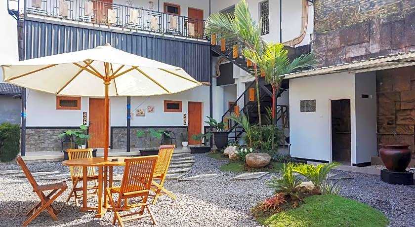 RedDoorz near Velodrome Malang 2