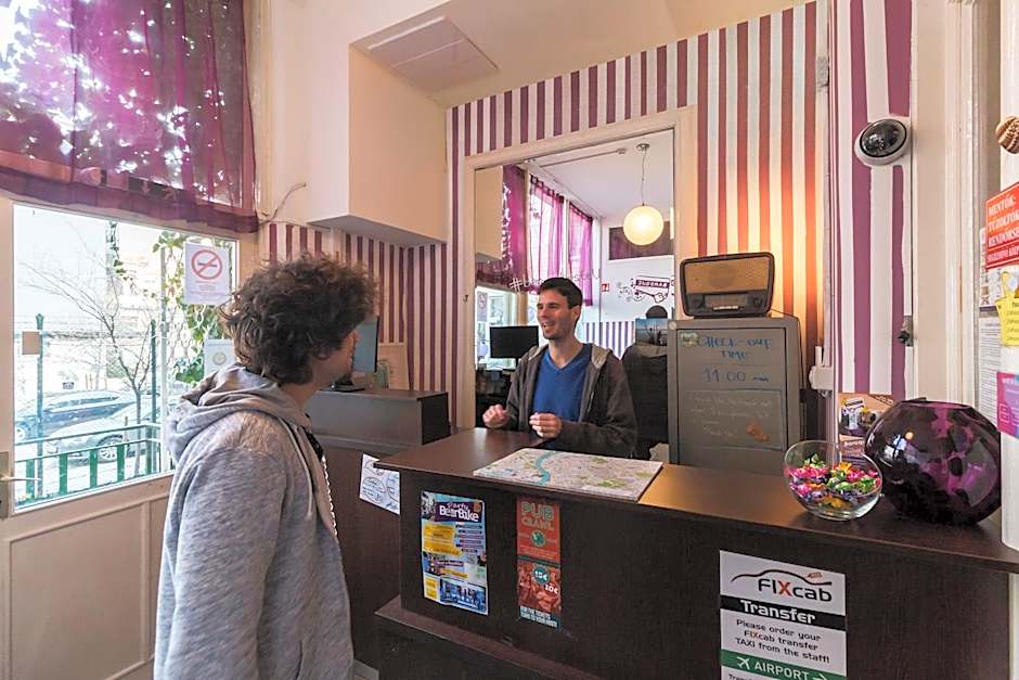 Baroque Hostel & Coworking