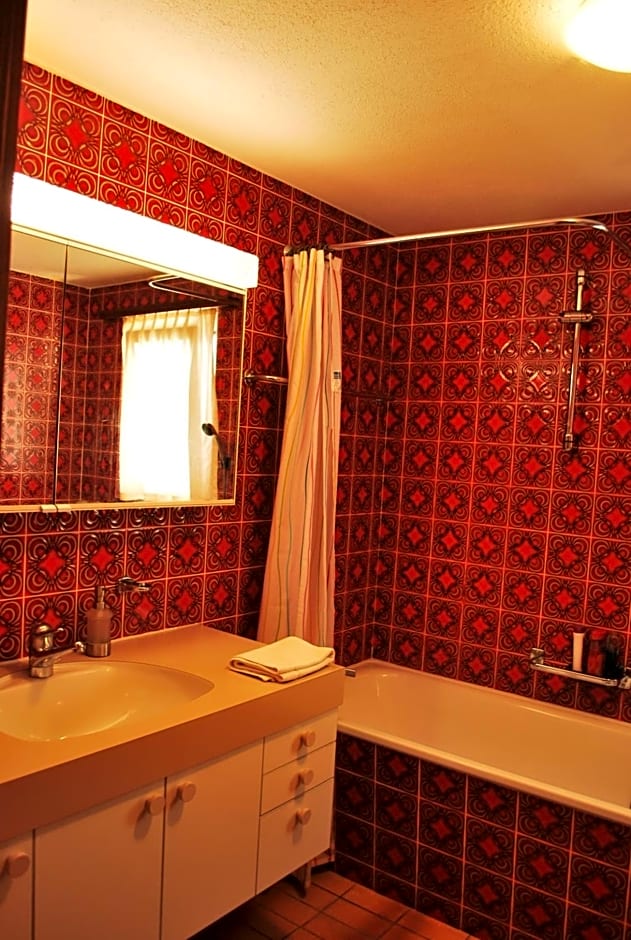 Rooms with Private bathrooms