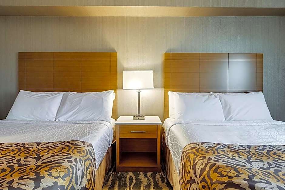 Monte Carlo Inns Brampton Suites