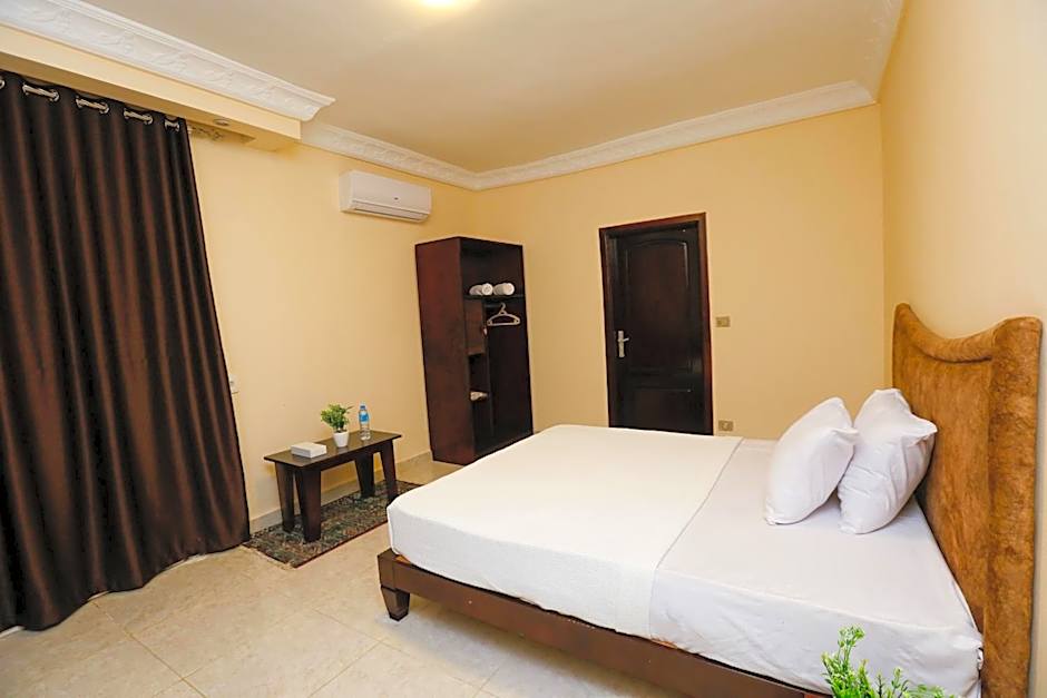 Turquoise Pyramids palace