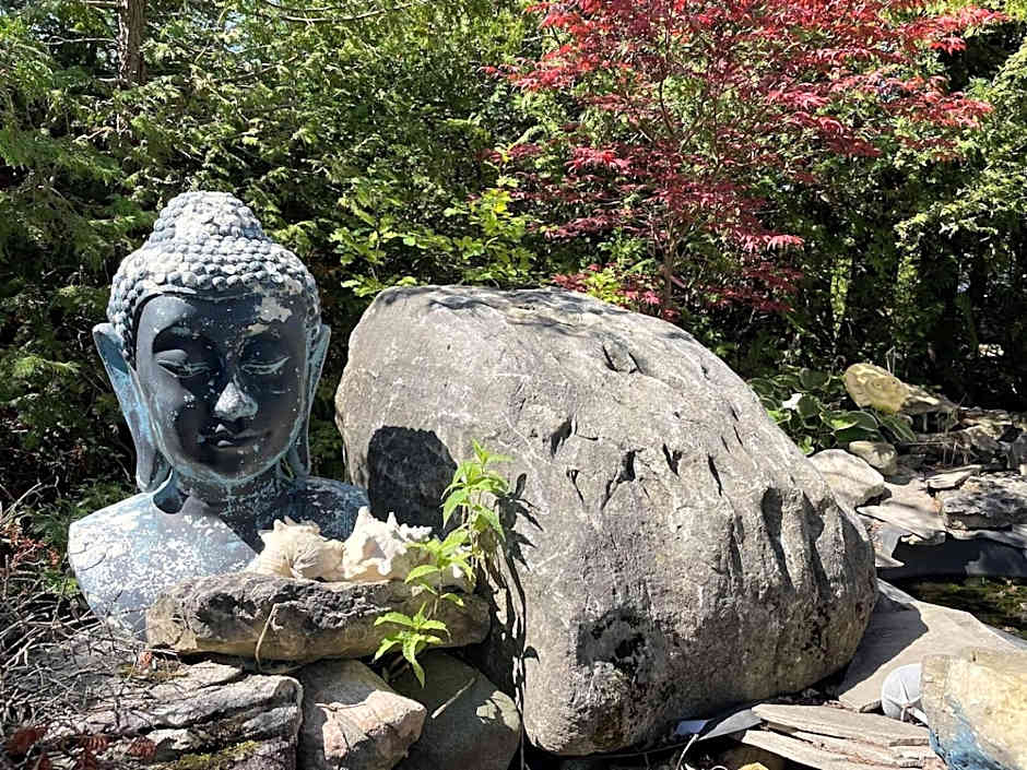 Stunning waterfront w spa dog run