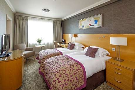 Superior Twin Room with Harbor View