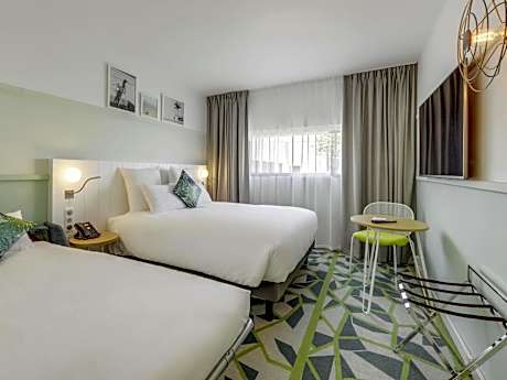 Standard Room with One Double Bed and One Single Bed