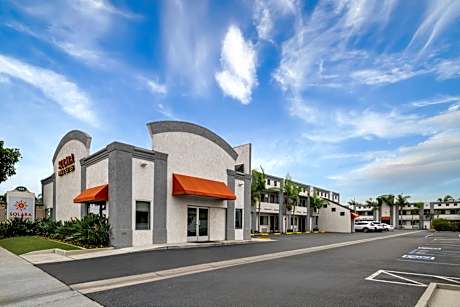 Solara Inn and Suites