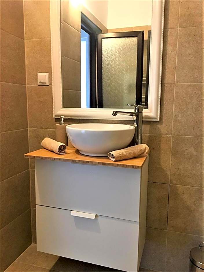 4 Seasons Apartments