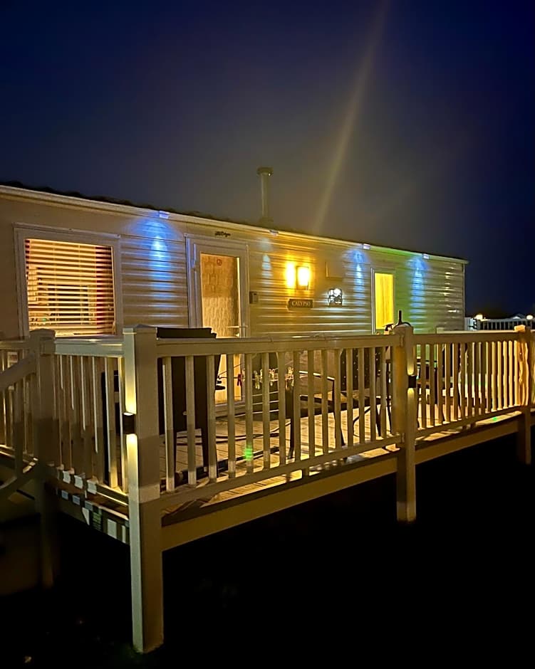 Calypso Hot Tub Breaks Tattershall Lakes Pet Friendly