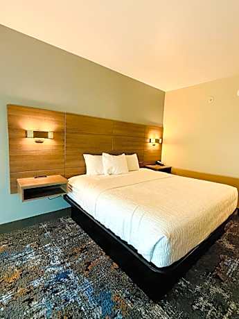Family Suite with King Bed - Mobility Accessible/Non-Smoking