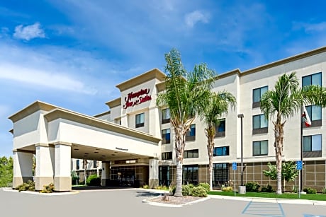 Hampton Inn and Suites Bakersfield / Highway 58