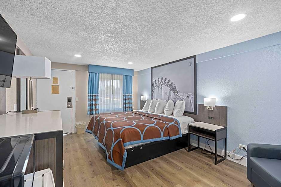 Super 8 by Wyndham Kissimmee-Orlando