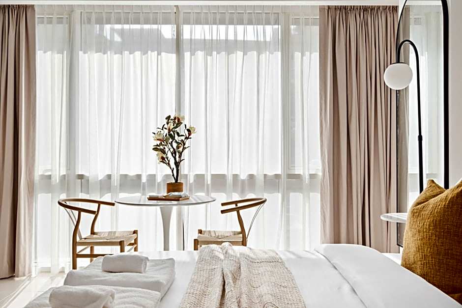 Silkhaus Bright Studio Near Silicon Central Mall