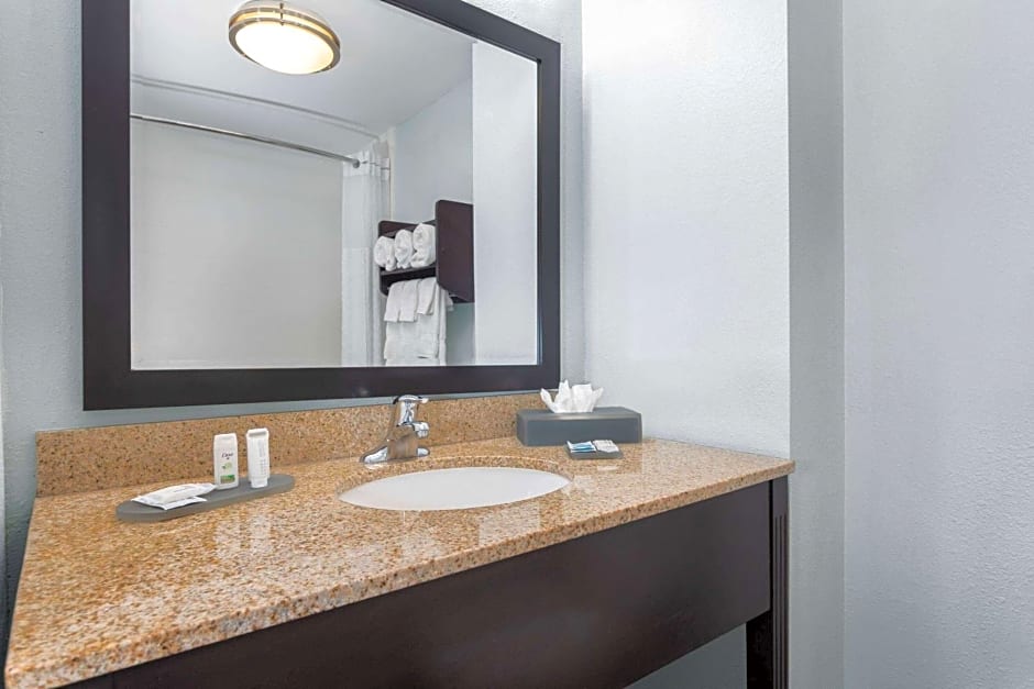 La Quinta Inn & Suites by Wyndham Bonita Springs Naples
