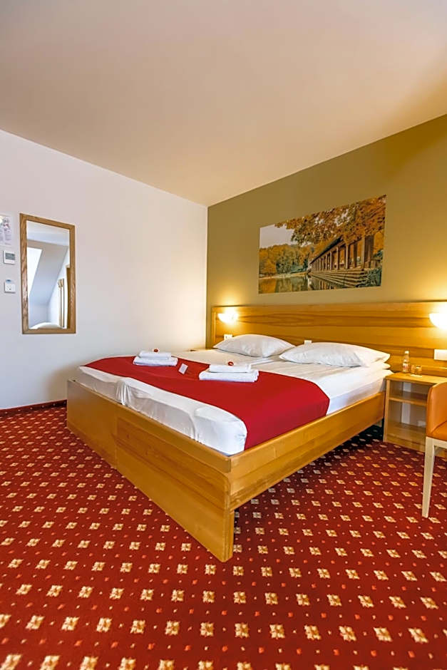Photo 1 of 10 of 1 Double Bed or 2 Beds