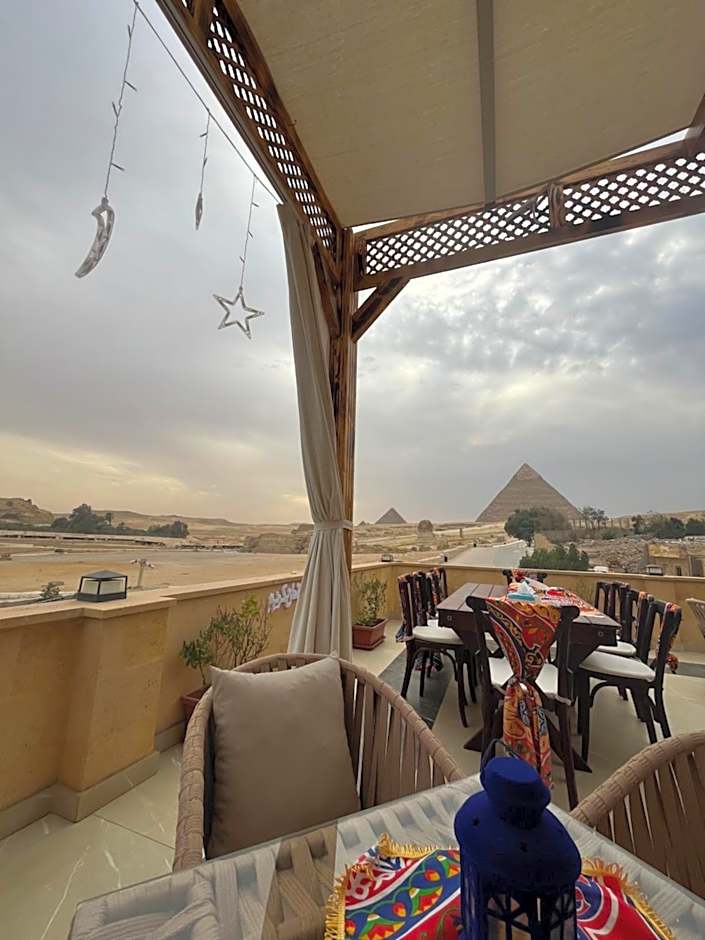 The Gate Hotel Front Pyramids & Sphinx View