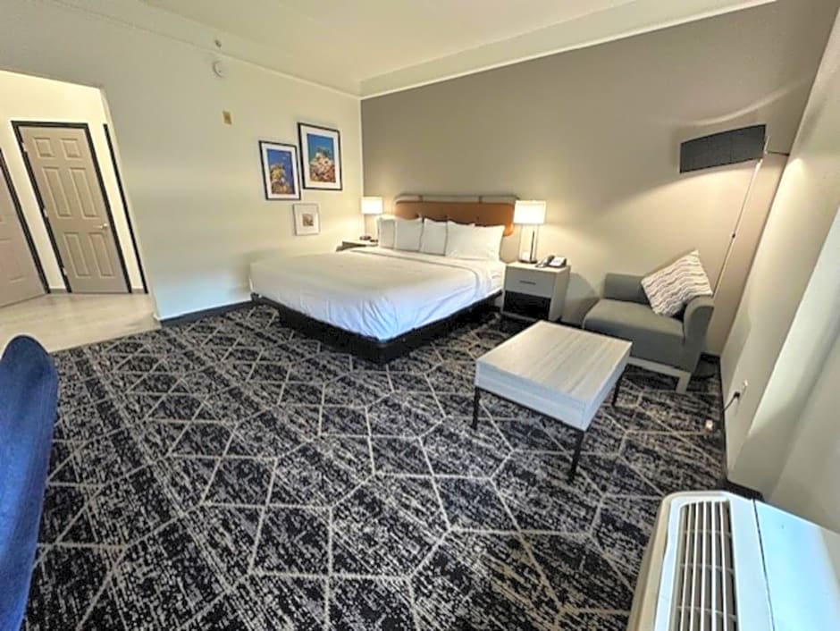 La Quinta Inn & Suites by Wyndham Houston Bush Iah South