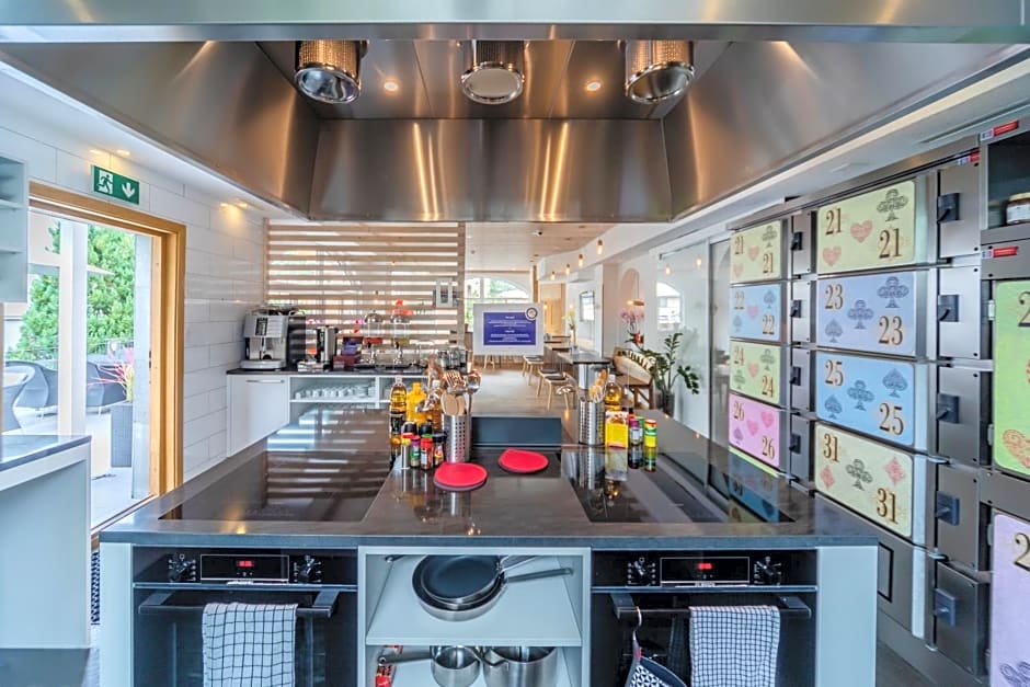 GRAND your home with common kitchens with self check-in