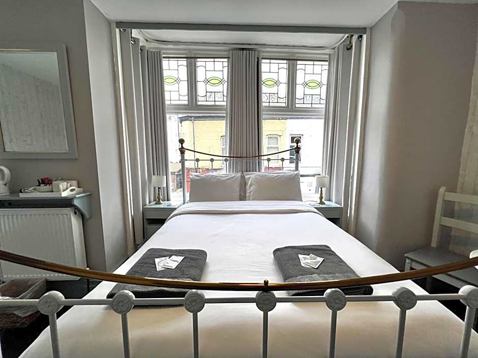 Central Cove Guesthouse