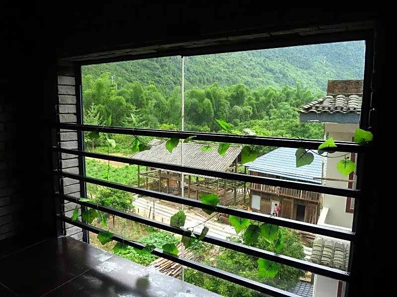 Yellow Cloth Reflection Inn