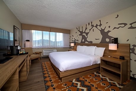 Standard King Room with Mountain View Tower