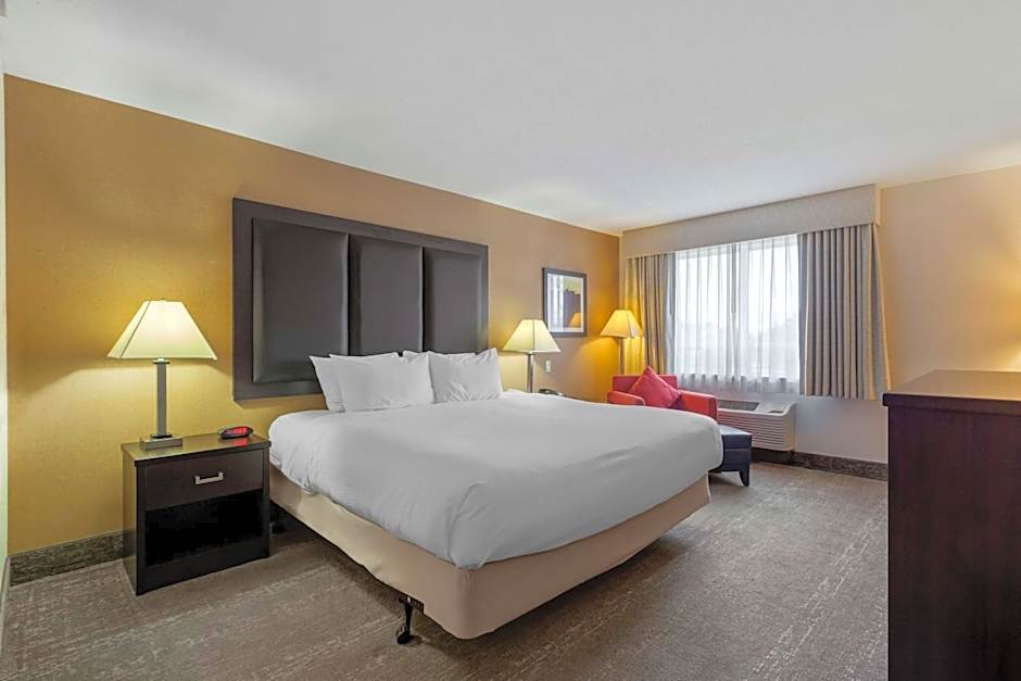 Best Western Plus Burlington Inn & Suites