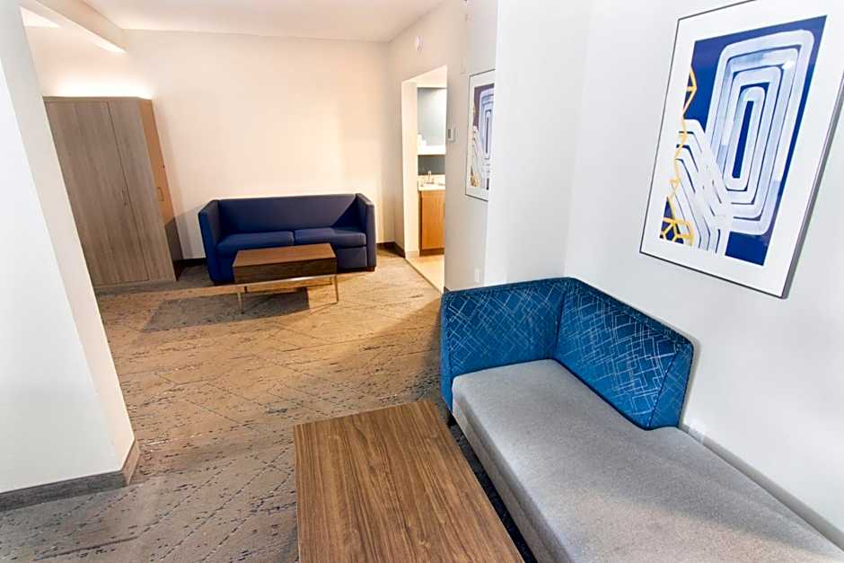 Holiday Inn Express and Suites Fort Lauderdale Airport West By IHG
