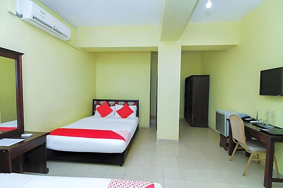 Green Palace Inn