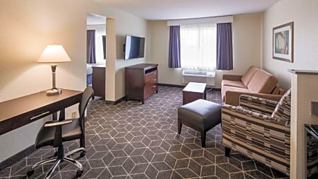 Queen Suite with Two Queen Beds with Sofa Bed and Bathtub - Disability Access