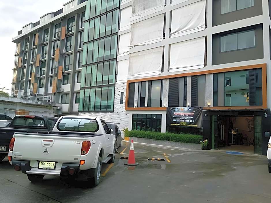 IZEN Budget Hotel & Residences