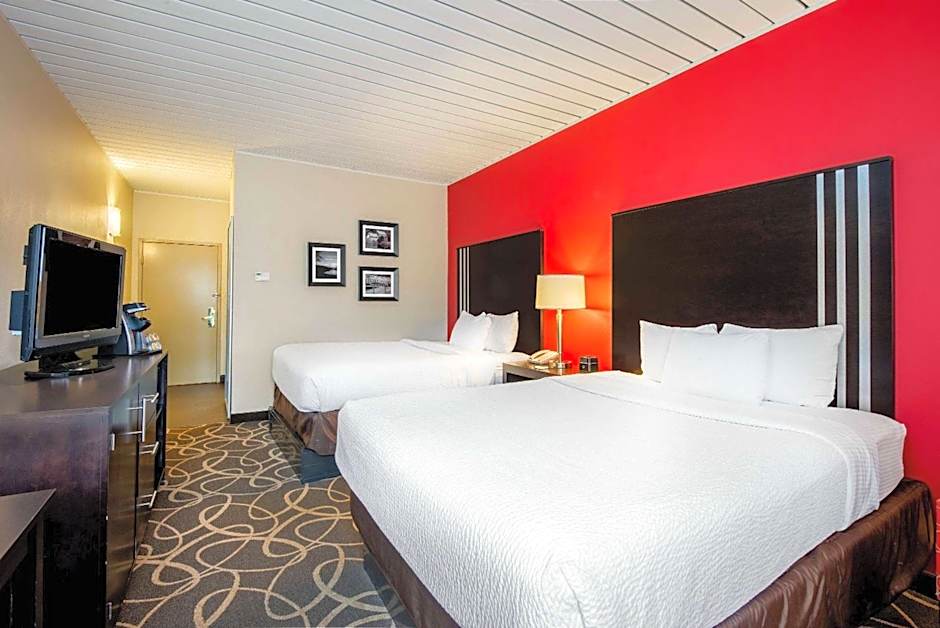 La Quinta Inn & Suites by Wyndham Elkview