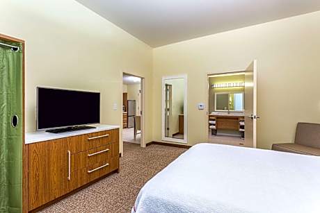 1 Queen 1 Bdrm Hearing Accessible Suite Nosmok