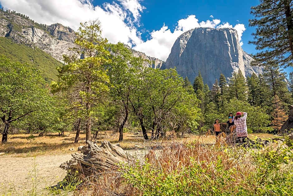 Rush Creek Lodge at Yosemite