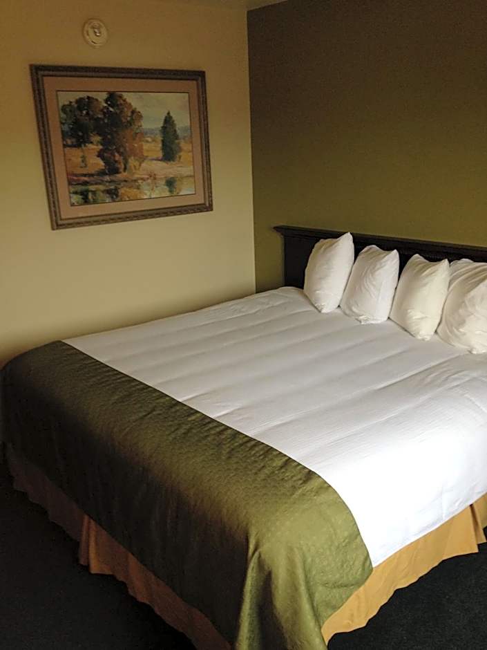 Super 8 by Wyndham McCall