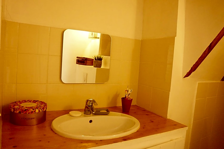 Longo Mai – Apt En Provence, UT